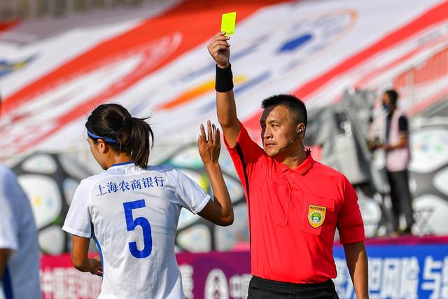 拉什福德在法国度假，游艇聚会未见女友出席